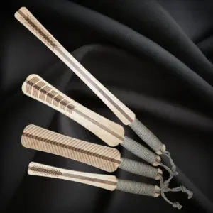 Vier Edelholz Design Paddel Nuss-Ahorn in den Varianten Riffel, Short, Long und Big