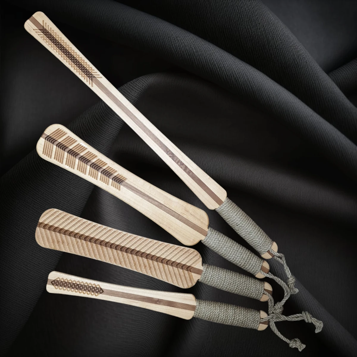 Vier Edelholz Design Paddel Nuss-Ahorn in den Varianten Riffel, Short, Long und Big