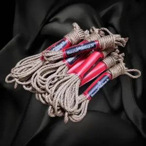 Ensemble exclusif de cordes en jute haut de gamme de 5 mm comprenant sept cordes de 8 mètres et deux cordes de 4 mètres de Bavarian-Bondage