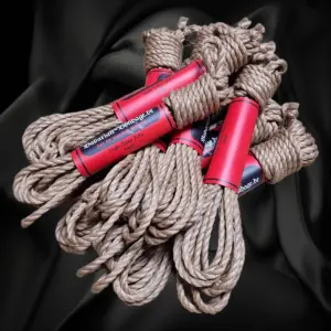 Conjunto exclusivo de yute de alta calidad de 6 mm con siete cuerdas de 8 metros y dos de 4 metros de Bavarian-Bondage.