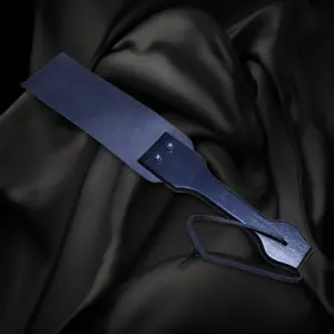 Schwarzes flaches Lederpaddel mit Griff und Handschlaufe