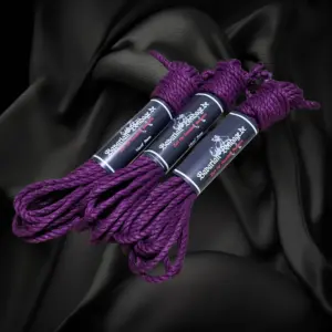 Linen hemp ropes, colored, 22 Berry-colored linen hemp rope set with a 5 mm diameter, three ropes of 8 m each, bundled with a band.