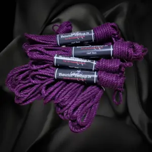 Linen hemp ropes, colored, 23 Berry-colored linen hemp rope set with a 5 mm diameter, seven ropes of 8 m each and two of 4 m each, bundled with a band.