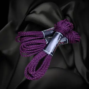 Linen hemp ropes, colored, 26 Berry-colored linen hemp rope set with a 6 mm diameter, three ropes of 8 m each, bundled with a band.