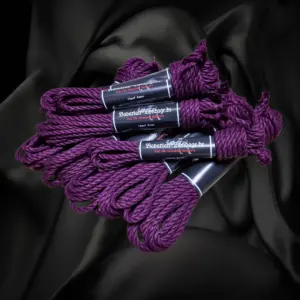 Linen hemp ropes, colored, 27 Berry-colored linen hemp rope set with a 6 mm diameter, seven ropes of 8 m each and two of 4 m each, bundled with a band.