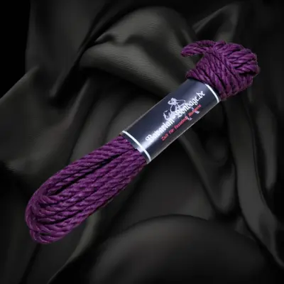 Berry-colored linen hemp rope, 6 mm in diameter and 8 m long, bundled with a band.