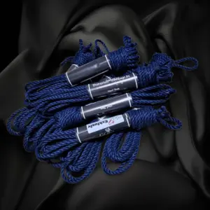 Linen hemp ropes, colored, 32 Blue linen hemp rope set with a 5 mm diameter, seven ropes of 8 m each and two of 4 m each, bundled with a band.