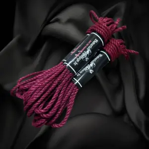 Linen hemp ropes, colored, 40 Dark red linen hemp rope set with a 5 mm diameter, three ropes of 8 m each, bundled with a band.