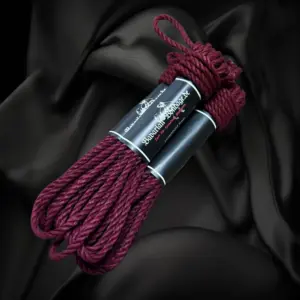 Linen hemp ropes, colored, 44 Dark red linen hemp rope set with a 6 mm diameter, three ropes of 8 m each, bundled with a band.