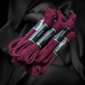 Linen hemp ropes, colored, 45 Dark red linen hemp rope set with a 6 mm diameter, seven ropes of 8 m each and two of 4 m each, bundled with a band.