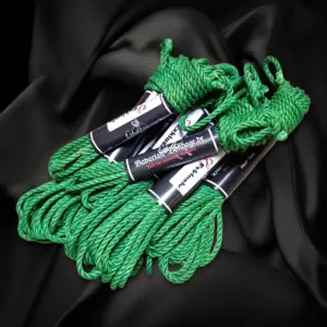 Linen hemp ropes, colored, 68 Green linen hemp rope set with a 5 mm diameter, seven ropes of 8 m each and two of 4 m each, bundled with a band.