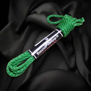 Linen hemp ropes, colored, 69 Green linen hemp rope, 6 mm in diameter and 4 m long, bundled with a band.