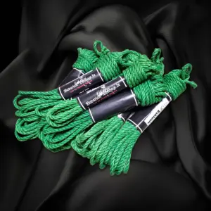 Linen hemp ropes, colored, 72 Green linen hemp rope set with a 6 mm diameter, seven ropes of 8 m each and two of 4 m each, bundled with a band.