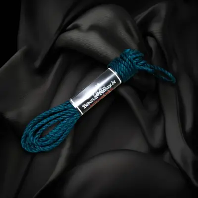 Petrol-colored linen hemp rope, 6 mm in diameter and 8 m long, bundled with a band.