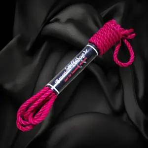 Linen hemp ropes, colored, 47 Pink linen hemp rope, 5 mm in diameter and 4 m long, bundled with a band.