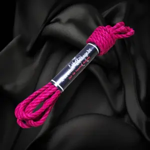 Linen hemp ropes, colored, 51 Pink linen hemp rope, 6 mm in diameter and 4 m long, bundled with a band.
