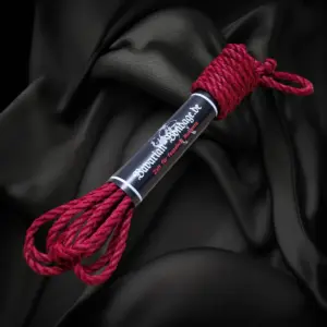 Linen hemp ropes, colored, 2 Red linen hemp rope, 5 mm in diameter and 4 m long, bundled with a band.
