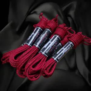 Linen hemp ropes, colored, 5 Red linen hemp rope set with a 5 mm diameter, seven ropes of 8 m each and two of 4 m each, bundled with a band.