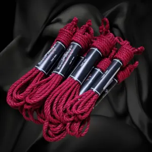 Linen hemp ropes, colored, 9 Red linen hemp rope set with a 6 mm diameter, seven ropes of 8 m each and two of 4 m each, bundled with a band.