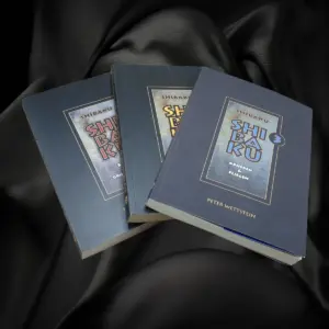 Bücher 4 Shibaku-bokset av Peter Wettstein med volym 1, 2 och 3 som pocketböcker