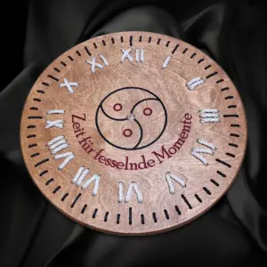 Wanduhr Version 2 aus Birken-Multiplex von Bavarian-Bondage