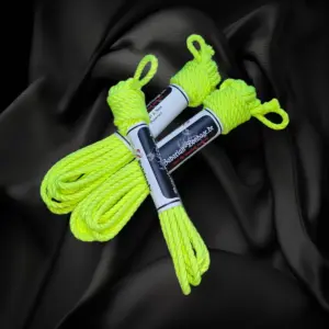 Drei neongelbe POSH-Ropes aus Polyester in 6,5 mm Stärke mit jeweils 8 m Länge
