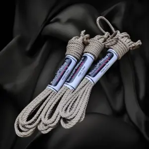 Tre beige POSH-Rope'er lavet af polyester, 6,5 mm tykke, hver 8 m lange