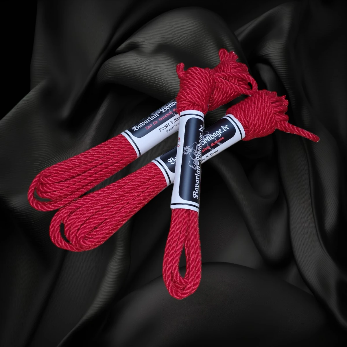 Três cordas POSH vermelhas, feitas de poliéster, com 5,5 mm de espessura e 8 m de comprimento cada.
