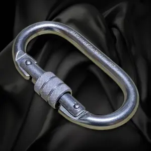 Silberfarbener Stahlkarabiner mit Schraubverschluss