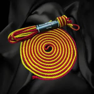 Two-tone linen hemp rope in yellow and red, 5 mm, with trisken knot