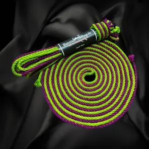 Two-tone linen hemp rope in purple and green, 5 mm, with trisken knot