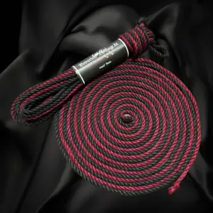 Two-tone linen hemp rope in black and red, 5 mm, with trisken knot