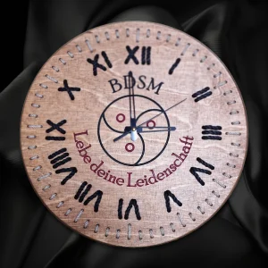 Wanduhr Version 3 aus Birken-Multiplex von Bavarian-Bondage